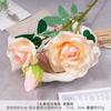 Ramo Falso de Rosas con Cuerno de Alicia de 3 Cabezas Simuladas Flor de Seda Flor Artificial de Plástico Decoración de Sala de Estar Producto Floral Terminado para Boda