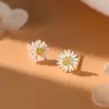 Pendientes de Margaritas Pequeñas de Plata de Ley 999 para Mujer 2026 Nuevo Estilo Popular Pendientes Elegantes de Gama Alta Pendientes de Plata Únicos y Hermosos