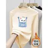 Capa base de cuello medio alto para niños 2026 Otoño/Invierno Nuevo estilo Manga larga para niñas Estampado de dibujos animados Top de forro polar para niños de tamaño mediano a grande