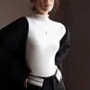 Diseño de otoño e invierno, tejido de modal para mujer, agradable a la piel, color liso, camiseta versátil para llevar por dentro y por fuera con cuello con volantes