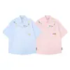 Camisa Xadrez Bordada com Gato e Cachorro Dopamina Floral Manga Curta para Homens e Mulheres 2026 Caimento Solto Camisa Top Preguiçosa