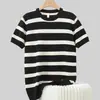 Camiseta de punto de manga corta a rayas en blanco y negro con bloques de color retro para hombre, nuevo estilo de verano, cuello redondo, top moderno y elegante