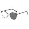 Gafas de Media Montura Ultraligeras y Elegantes para Hombres con Miopía, Se Pueden Equipar con Grado de Astigmatismo, Gafas Negras Lisas para Hombre con Lente Antiluz Azul que Cambia de Color