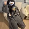 Pijama Cálido de Terciopelo Coral para Otoño e Invierno para Mujer, Bata Larga Súper Linda de Dibujos Animados de Pingüino Pequeño, Ropa para el Hogar de Dormitorio Estudiantil