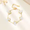 Pulseira de Aço Inoxidável com Flor Tridimensional de Trevo de Quatro Folhas, Elegante e Fashion, Acessório de Mão Fácil de Combinar, Joia de Mão 520 Atacado