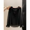 Camisa branca de gola V suave estilo francês com acabamento franzido, nova coleção outono 2026 feminina, top elegante e versátil para o trabalho
