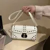 Bolso de Hombro con Remaches de Moda para Mujer 2026 Nuevo Bolso de Hombro Vintage Francés Nicho Bolso de Viaje al por Mayor