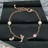 Pulsera Nueva de Diseñador Estilo Europeo y Americano Transfronteriza con Logo y Múltiples Flores en Forma de V para Mujer, Acabado de Alta Gama, Fotos Reales, Mayoreo