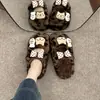 Pantuflas de algodón con suela gruesa, 2026 invierno súper ventas, lindas pantuflas de dibujos animados peludas para mujer, adecuadas para usar al aire libre, de punta cerrada, cómodas y cálidas