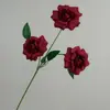 Nova Flor Rosa de Pétalas Dobráveis com 3 Cabeças para Salão de Casamento Hotel Decoração Suave Vitrine de Flores Parede de Fundo Flor Artificial Transfronteiriça