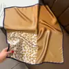 Pañuelo de cabeza de moda estilo retro americano con elementos de paisley hip-hop, pañuelo cuadrado versátil fino simple de graffiti de doble uso