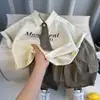 Ropa de Verano para Niños 2026 Estilo Nuevo Estilo Universitario Traje de Manga Corta para Niños Camisa Delgada de Verano para Bebé Conjunto de Dos Piezas