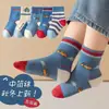 Nuevos calcetines infantiles de tubo medio clase A transfronterizos, calcetines de bebé de tubo medio transpirables de dibujos animados para primavera y otoño para niños y niñas