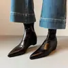 Botas elegantes para el trabajo que aumentan la altura 2026 nuevo otoño e invierno punta fina piel suave elegantes botines para mujer con cremallera trasera y tacón de cuña