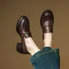 Sapatos Femininos Artesanais de Chengdu: Sapatos Femininos de Salto Alto Chunky Retro, com Decote Profundo, Mocassins Femininos de Couro Genuíno com Solado Macio, Sapatos Pequenos de Couro com Solado Grosso