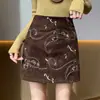 Falda de Gamuza Bordada Jacquard Vintage de Corte A para Mujer, Cintura Alta, Adelgazante, Elegante, Falda Corta Anti-Exposición A13436-1