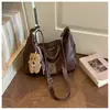 A bolsa grande feminina popular deste ano 2026 nova moda bolsa de ombro plissada para o dia a dia e trabalho bolsa transversal