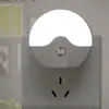 Nova venda quente lâmpada de cabeceira de indução inteligente novo presente criativo estranho lâmpada LED plug-in economia de energia controle de luz luz noturna