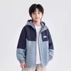 Chaqueta con Capucha de Bloques de Color para Niños Estilo Primavera/Otoño 2026 Nueva Chaqueta Cortavientos para Exteriores para Niños Medianos/Grandes Trendy Casual
