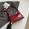 Bolso cruzado de axila minimalista suave color marrón de moda para este año, para el trabajo y los desplazamientos, nuevo estilo 2025, bolso pequeño versátil y a la moda