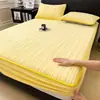 Falda de Cama Acolchada de Vellón de Leche Clase A Pieza Única Cubrecama Invierno Espesado Coral Franela Protector de Colchón Juego de Tres Piezas