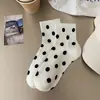Calcetines a rayas de otoño e invierno para mujer, calcetines de media pantorrilla en blanco y negro, calcetines cortos deportivos blancos de estudiante para primavera y verano, calcetines de lunares de moda para exteriores