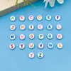 100 cuentas espaciadoras de letras acrílicas planas redondas blancas negras para letras pulsera DIY cuentas sueltas venta al por mayor