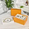 Serie Ogmatu Vajilla de Porcelana Hueso Plato para Comida Occidental Plato de Postre Plato para Pastel Plato para Brochetas Taza de Café y Platillo Caja de Regalo