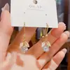 Pendientes de gancho con hoja de ginkgo incrustada de diamantes, de lujo ligero, exquisitos, diseño dulce de nicho de alta gama, pendientes versátiles, pendientes de moda para mujer