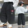 Pantalones casuales de rayas para niño de primavera y otoño, pantalones tipo linterna holgados para niño, pantalones largos versátiles de otoño para bebé, comercio exterior transfronterizo