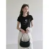 Camiseta Feminina Retro Americana Estampa de Filhote Preto Gola Redonda Ombro Normal Manga Curta Verão Novo Estilo Emagrecedor Petite