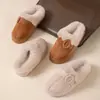 Nuevas zapatillas de algodón cálidas para interior para hombre, diseño de hebilla redonda antideslizante, invierno 2026, con suelas gruesas y forro de felpa.