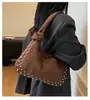 Bolso Casual de Hombro Único para Mujer de Gama Alta Otoño 2026 Gamuza Remache de Mano Bolso Dumpling