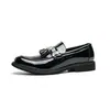 Mocassins masculinos casuais de verniz brilhante com franjas, estilo coreano, slip-on de couro, adequados para negócios, banquetes e casamentos