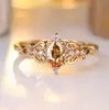 Anillo Elegante Vintage Rongxing con Patrón Hueco y Decoración de Circonita Sintética Brillante, Adecuado para Bodas y Fiestas