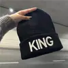 Gorro de Punto Bordado KING QUEEN para Pareja con Letras y Puño de Lana Cálido Versátil Otoño Invierno