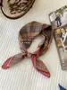 Pañuelo Pequeño Cuadrado Estilo Japonés Ligero Vintage Artístico Superpuesto Estilo Mori Floral Pañuelo de Seda para Viajero Pañuelo para la Cabeza Pañuelo de Algodón Lino Estilo Coreano