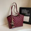 Bolsos tote de alta calidad al por mayor para mujer, nueva colección otoño 2026, bolsos de hombro de color liso con estampado de diamantes, adecuados para el trabajo y el uso diario
