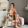 Novo cachecol de outono e inverno estilo coreano, de cashmere sintético, dupla face com cadeado de coração, versátil para ambientes com ar condicionado, xale quente, aquecedor de pescoço para estudantes