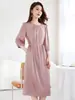Vestido de Seda Jacquard Crepe 2025 Primavera/Verão Novo Modelo Hangzhou Alto Padrão Luxo Leve Seda de Amora Vestido de Comprimento Médio