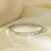 Europa e Estados Unidos novo pulseira de aço titânio meninas alto senso forno banho de ouro real aço inoxidável requintado não desbota mão feminina