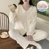 Pijamas de Otoño e Invierno para Mujer con Almohadillas para el Pecho, Trajes de Terciopelo Alemán de Manga Larga, Ropa de Casa Casual Dulce Estilo Coreano que se Puede Usar Afuera
