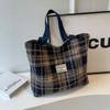 Bolsa Xadrez de Grande Capacidade para o Dia a Dia Nova Coleção Outono/Inverno 2026 Bolsa de Ombro Xadrez de Lã Bolsa Tote Versátil de Alta Qualidade