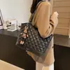 Bolsa Tote Grande Simples para Uso Diário e Comutação, Nova para Outono de 2026, Bolsa de Ombro Casual com Padrão de Diamante para Mulheres