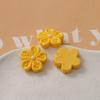 Color claro flor de cerezo brillante cinco pétalos parche de resina aretes funda para teléfono móvil zapatos con agujeros flor material DIY hecho a mano