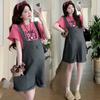 En stock Estilo Nuevo Mujeres Embarazadas Estilo Coreano Reductor de Edad Juguetón Ropa de Trabajo de Mezclilla Pantalones de Tirantes Traje para Mujeres Embarazadas Top de Manga Corta