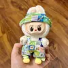 Colgante de Muñeca Labubu con Set de Ropa, Muñeca Vestible Labubu de Primera y Segunda Generación, 17cm
