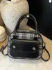 Bolso Retro Británico Verano 2025 Nuevo Bolso para Mujer Bolso de Hombro a Cuadros de Color Contrastante Bolso Cruzado Casual Estilo Universitario