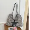 Bolso estampado de leopardo para mujer, nuevo modelo de otoño 2026, nicho de alta gama, bolso tote súper popular para el día a día, bolso de hombro de gran capacidad