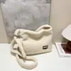 Bolso de Lana de Cordero de Nicho para Mujer 2025 Nuevo Otoño e Invierno Peludo de Gran Capacidad Bolso de Hombro Tote Bolso Casual de Felpa